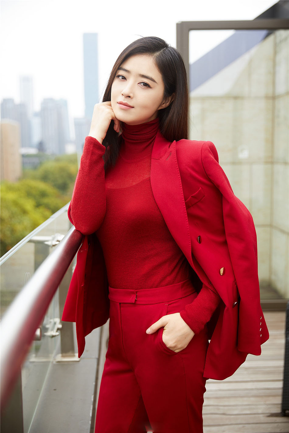 高清内地祖籍湖南益阳女演员华妃蒋欣诠释性感中的小清新时尚唯美写真图片