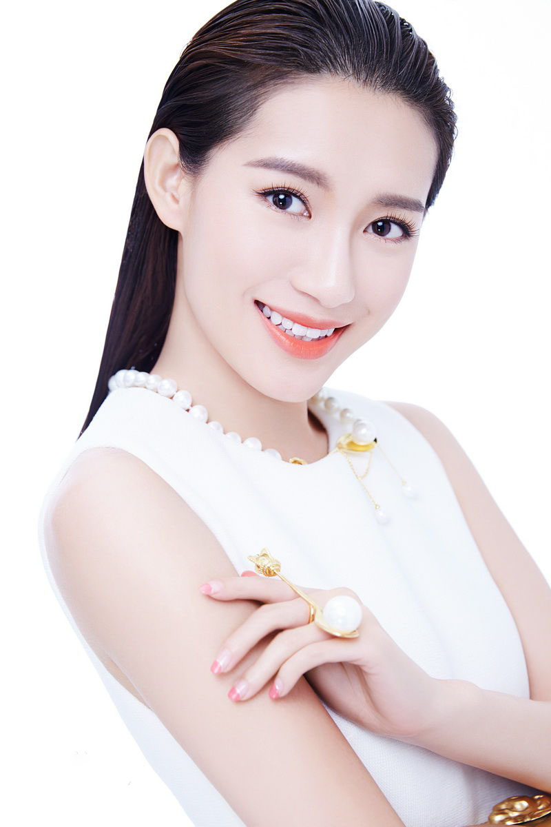 高清湖南衡阳美女气质美女苏青白色系珠宝写真图片图片