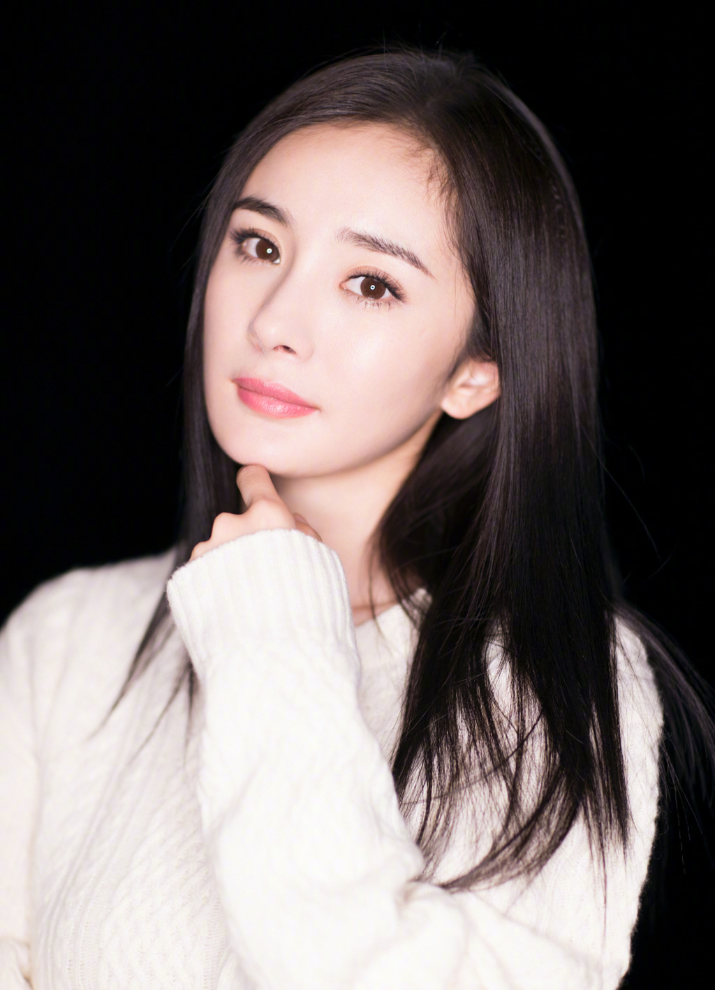 中国内地北京影视女演员杨幂时尚封面大片高清桌面壁纸图片