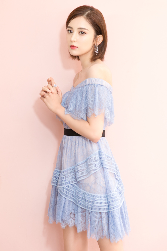 中国内地新疆乌鲁木齐市影视女演员古力娜扎率性性感写真手机壁纸图片