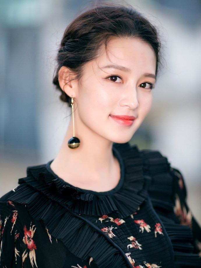 李沁《楚乔传》宣传活动时尚现场照图片图片
