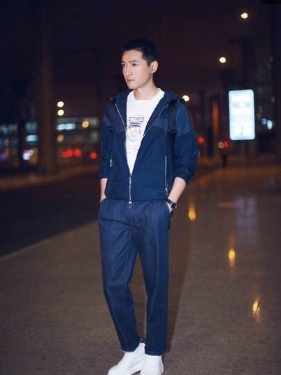 李晨图片 李晨深夜现身名车派对 帅气时尚引骚动图片