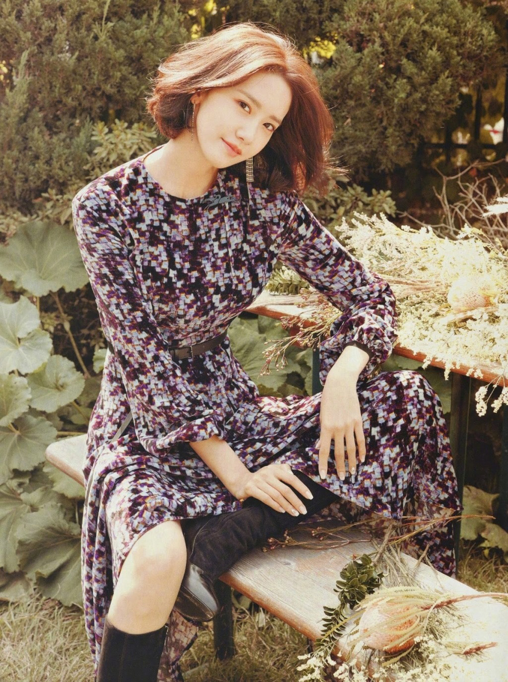 高清韩国首尔永登浦美女林允儿时尚杂志写真高清图片：短发造型优雅清纯图片