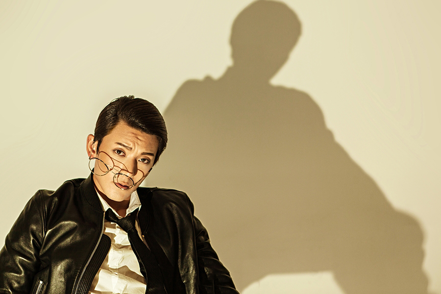 陈翔黑色皮衣复古帅气写真高清图片图片
