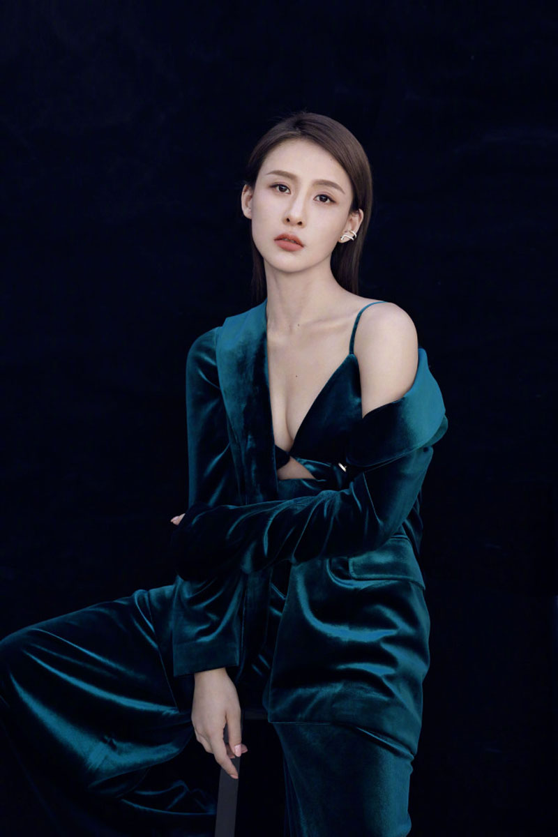 中国内地陕西西安影视女演员歌手贾青高冷写真图片性感至极图片
