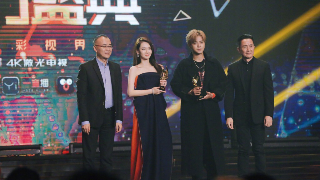戚薇时尚帅气街拍写真图片图片