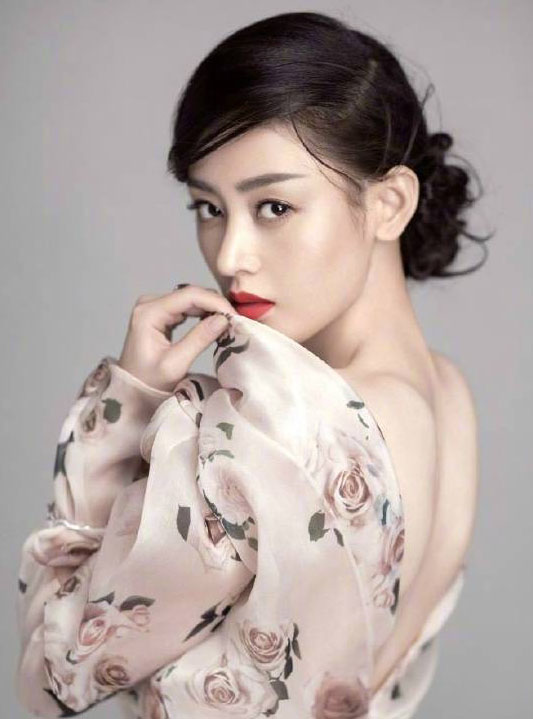 高清哈尔滨新生代女演员张天爱最新时尚杂志封面写真图片图片 高清哈尔滨新生代女演员张天爱最新时尚杂志封面写真图片图片