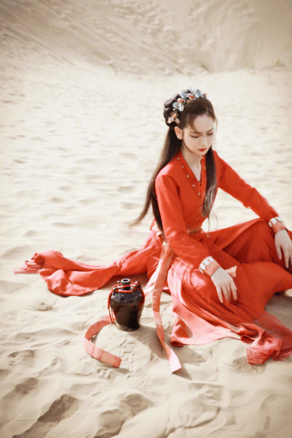 戚薇过膝长靴机场美艳写真图片  气场十足图片