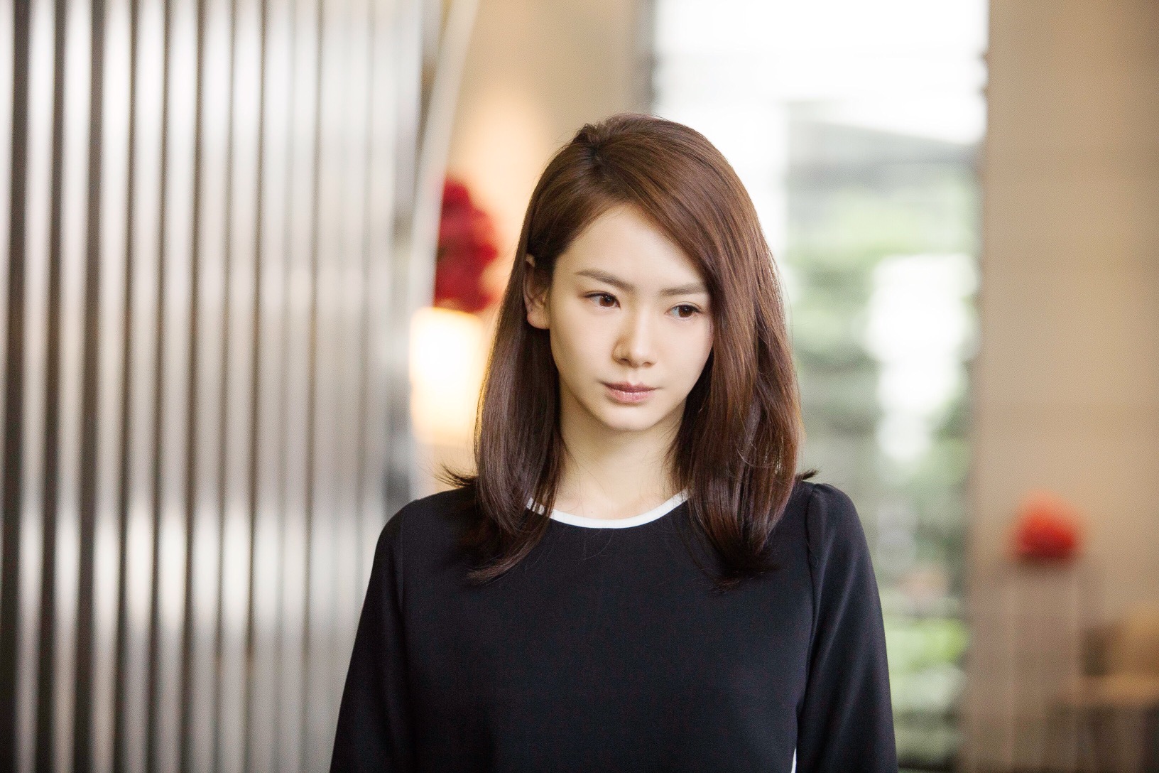 深夜寂寞的女人  性感丰满美女床上自拍照图片