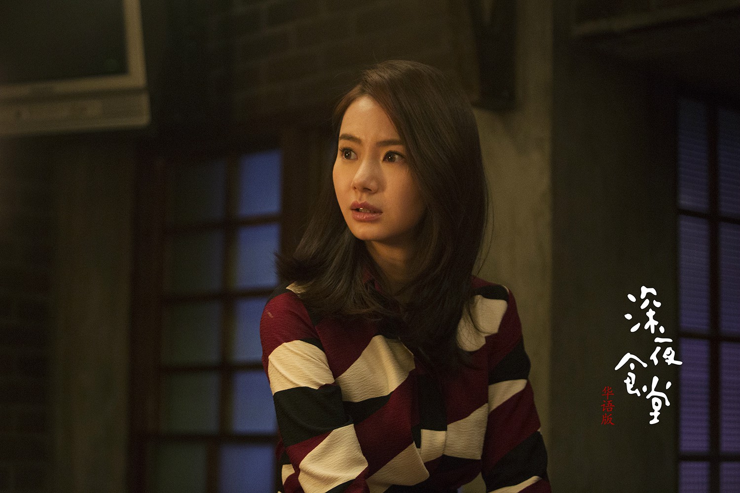 深夜寂寞的女人  性感丰满美女床上自拍照图片