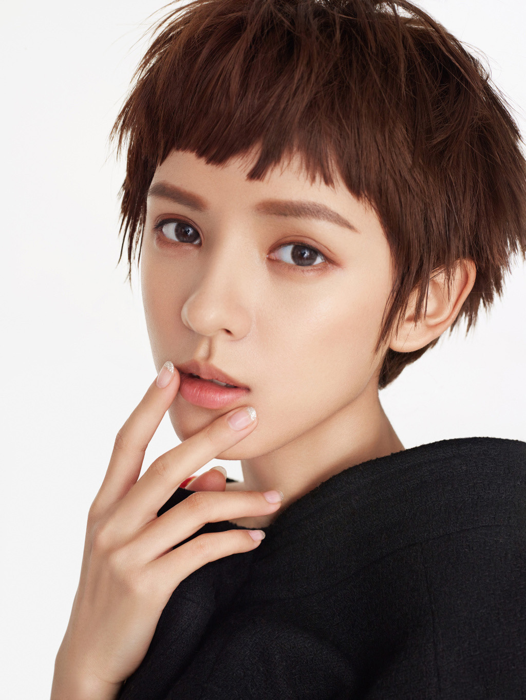 中国内地新晋女演员模特张予曦妩媚浴袍微博美照图片图片