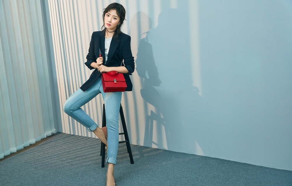 中国内地辽宁省沈阳女演员菅纫姿秋冬养眼时尚写真图片图片