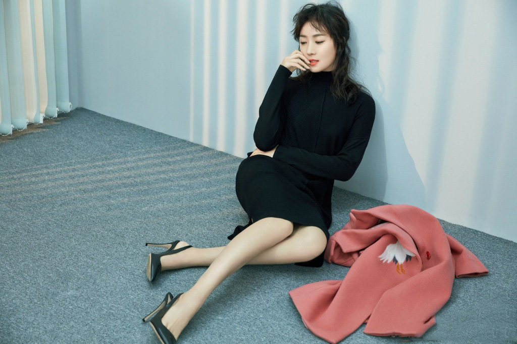 中国内地辽宁省沈阳女演员菅纫姿秋冬养眼时尚写真图片图片
