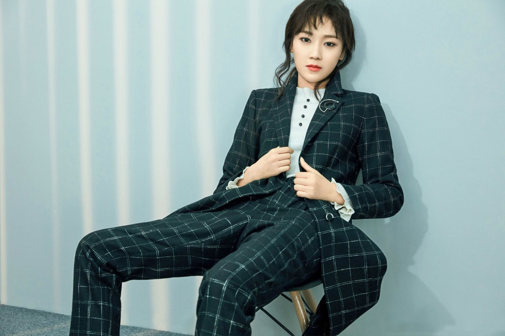 中国内地辽宁省沈阳女演员菅纫姿秋冬养眼时尚写真图片图片