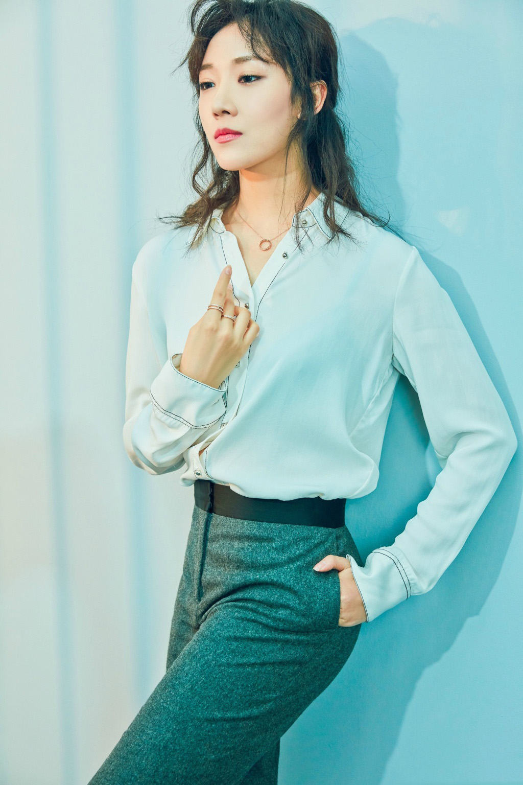 中国内地辽宁省沈阳女演员菅纫姿秋冬养眼时尚写真图片图片