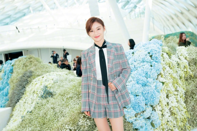 人气女神袁姗姗清纯俏皮活力写真图片图片