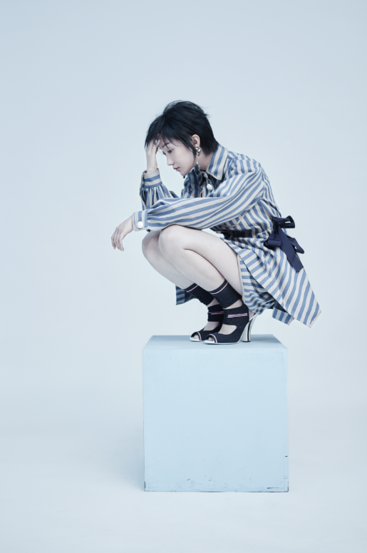 高清中国内地歌手张瑶最新写真平民时尚美女图片