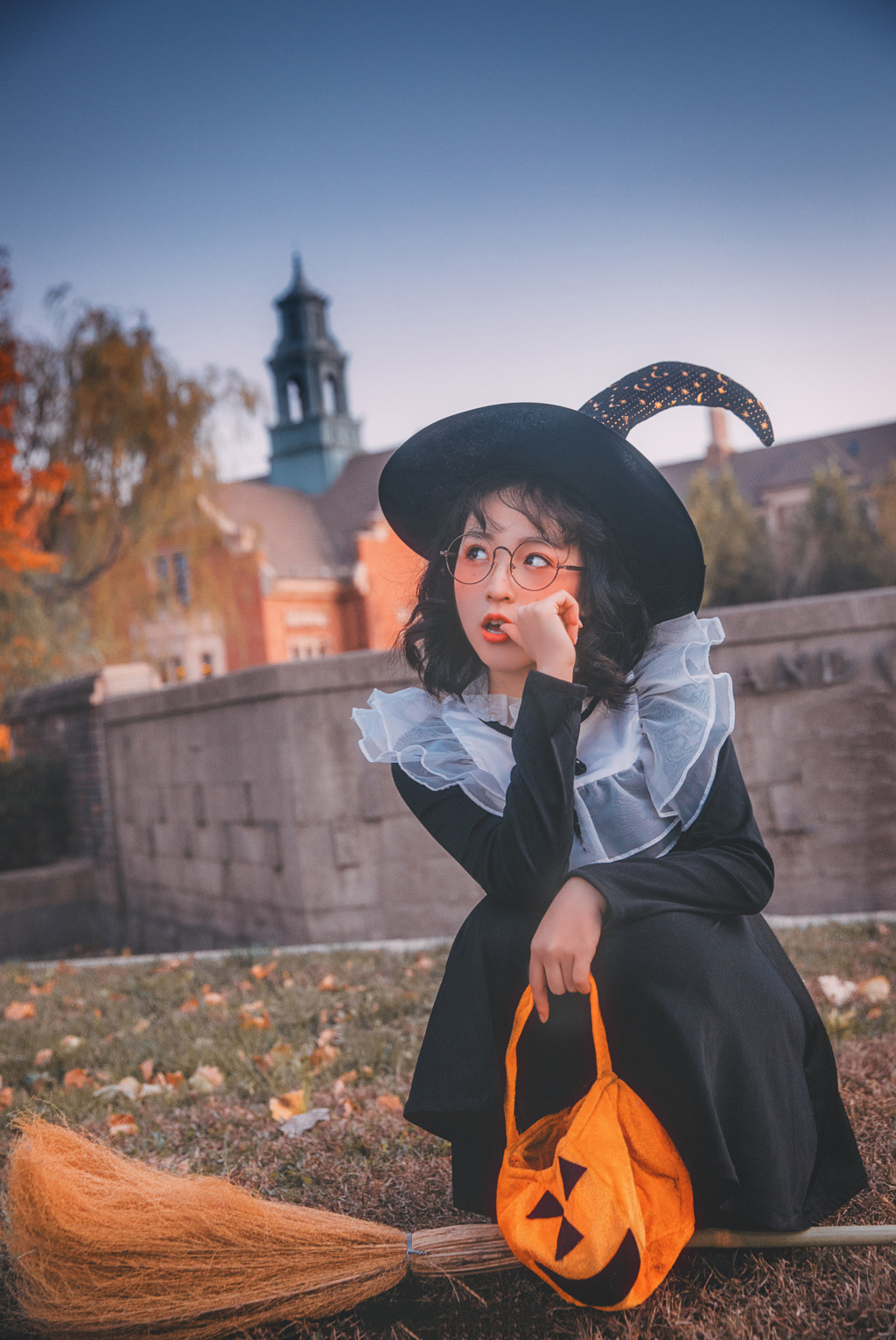 洛天依金丝雀可爱萝莉丝袜美腿Cosplay写真图片