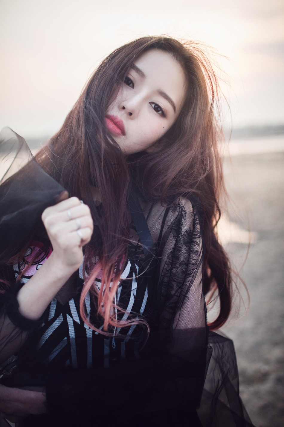 中国内地广东省深圳女演员温心swan图片（一）：深大校花温心卷发清纯写真图片图片