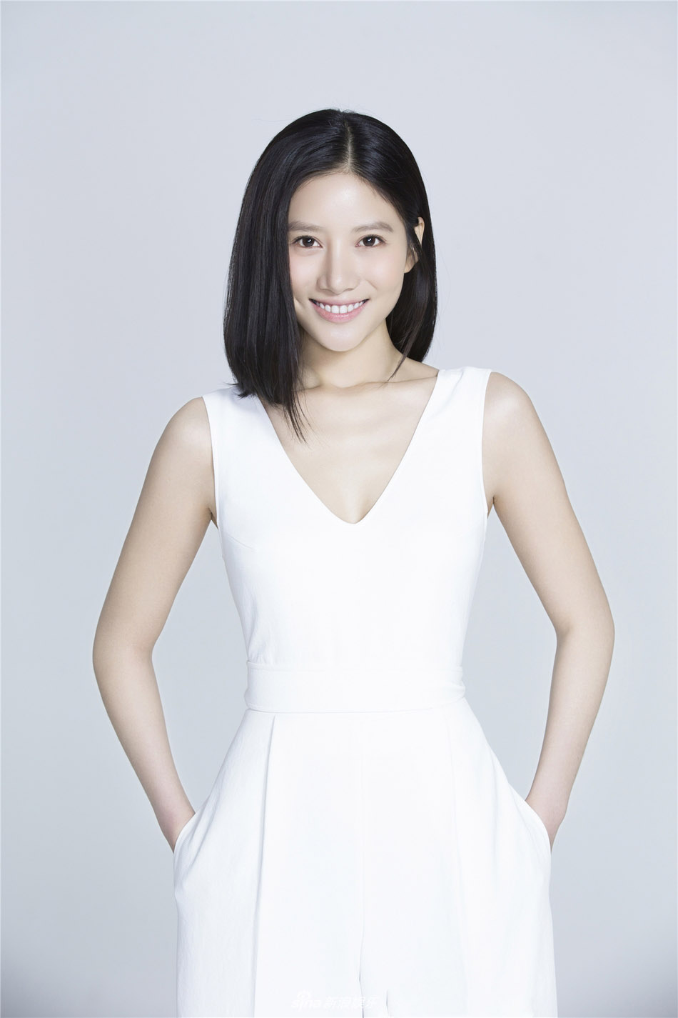 中国内地山东济南女演员吴优魅惑性感时尚杂志写真大片图片