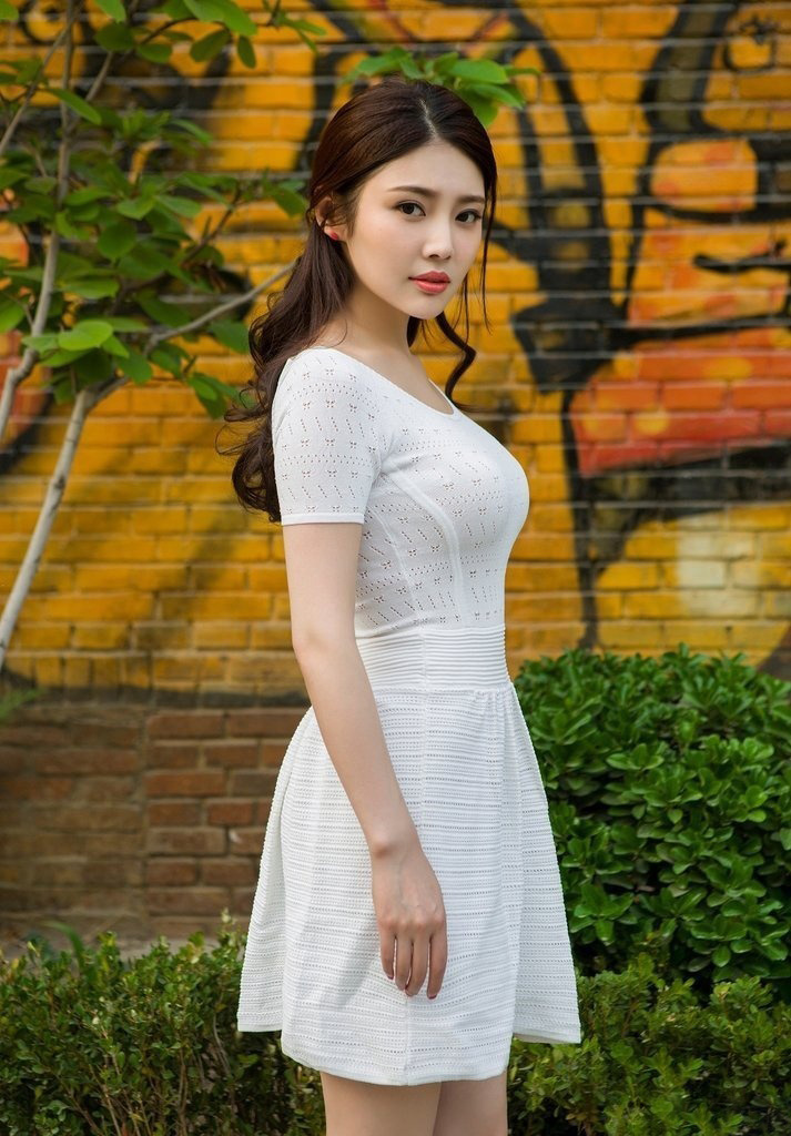 徐冬冬撩衣秀腹肌迷人写真图片图片 徐冬冬撩衣秀腹肌迷人写真图片图片