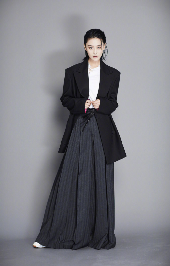张馨予性感长裙礼服高清图片图片