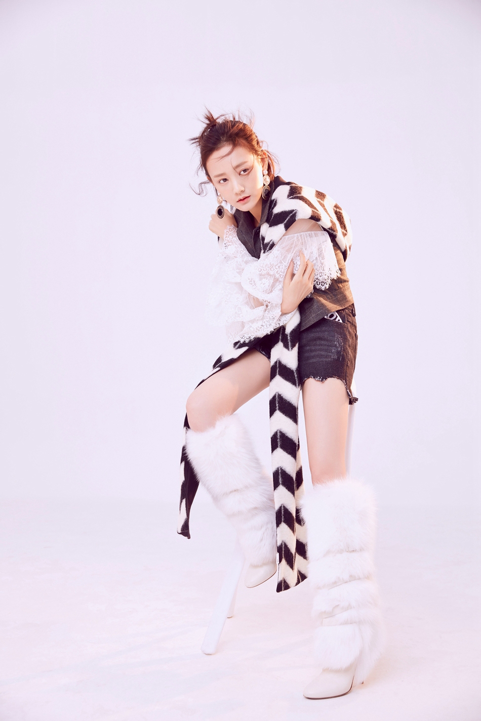 高清中国内地山东济南女演员李一桐Q清纯小公主白裙明星美女写真图片图片