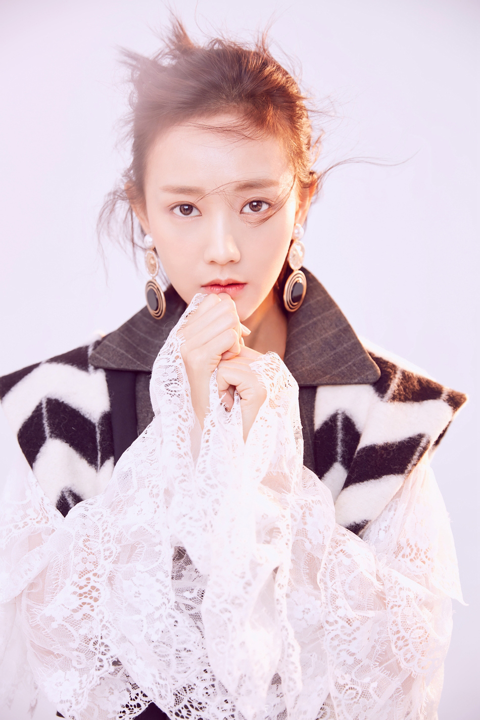 高清中国内地山东济南女演员李一桐Q清纯小公主白裙明星美女写真图片图片