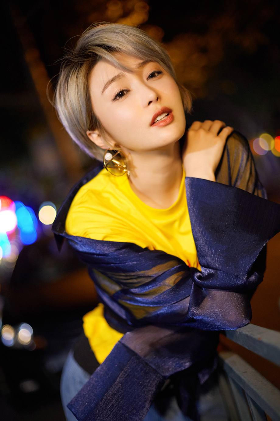 高清生于吉林省延吉美女陈冰灵动洒脱街拍写真图片图片