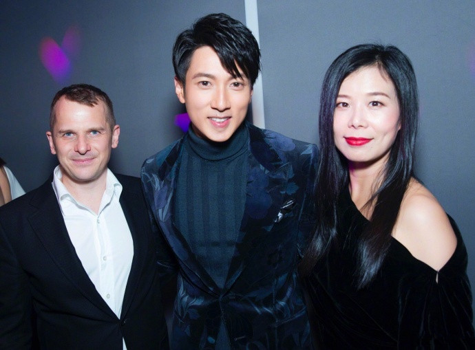 吴尊帅气正装发布会现场写真图片图片 吴尊帅气正装发布会现场写真图片图片