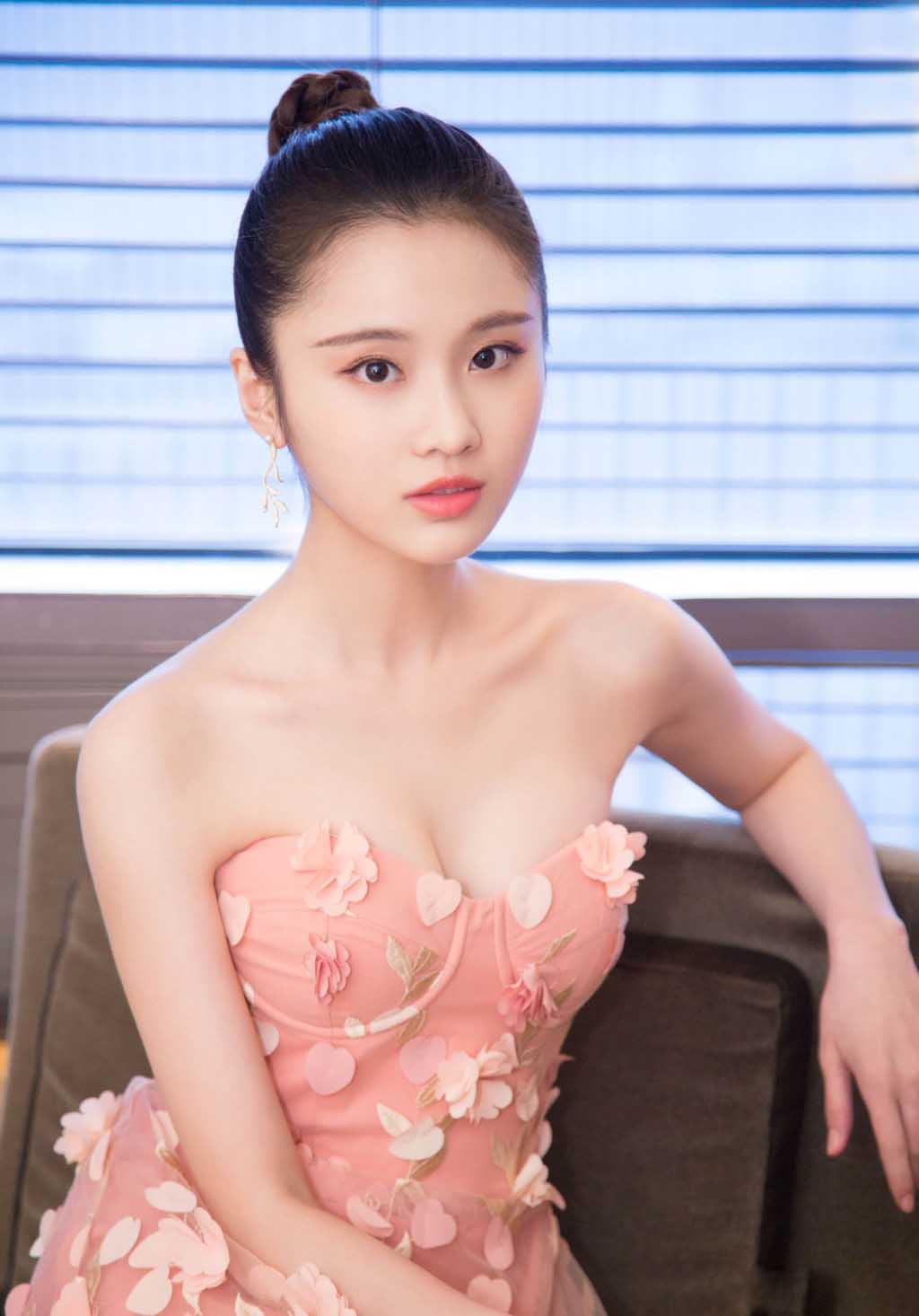 中国内地女演员谋女郎张慧雯如梦如幻唯美写真图片图片