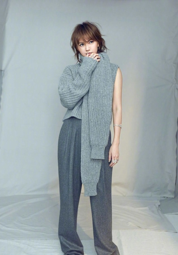 新加坡,祖籍中国广东省潮州女演员孙燕姿简约优雅时尚穿搭杂志写真图片图片 新加坡,祖籍中国广东省潮州女演员孙燕姿简约优雅时尚穿搭杂志写真图片图片