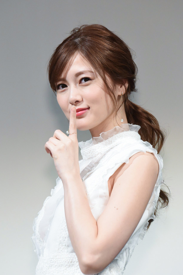 乃木坂46白石麻衣唇妆动人写真图片图片