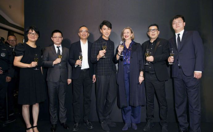 吴尊帅气光影写真图片图片