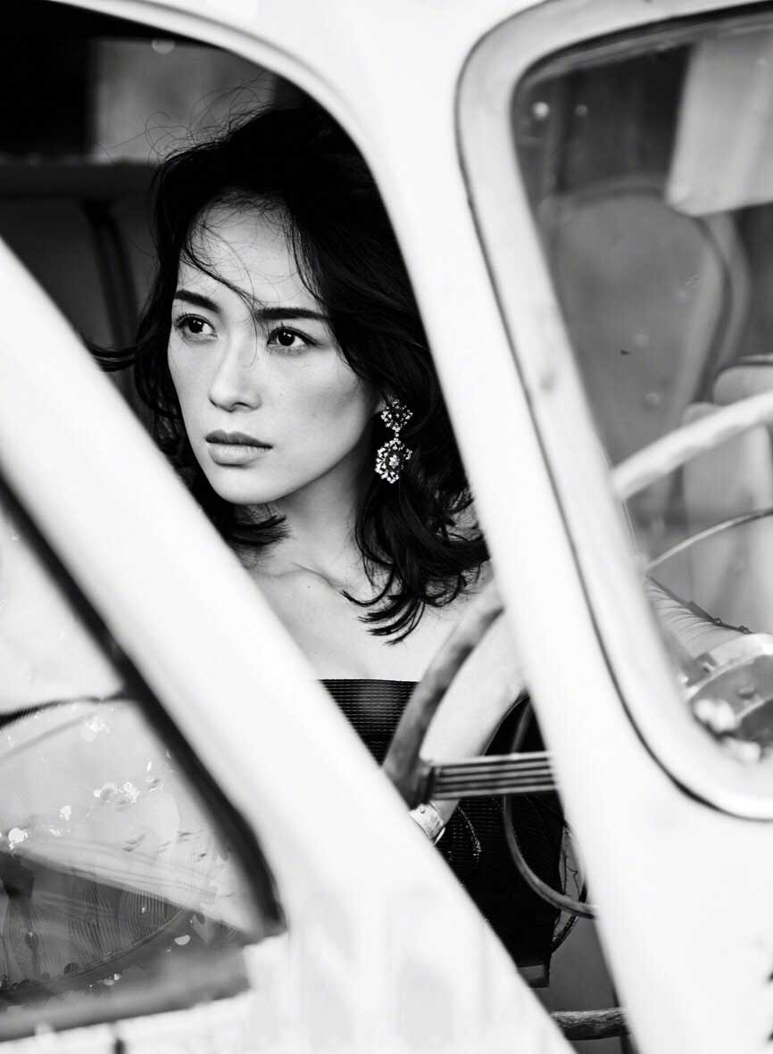 章子怡图片章子怡最新时尚封面图片 恋情甜美人比花娇图片