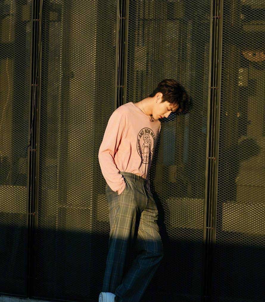 吴亦凡帅气图片 吴亦凡杂志封面写真图片