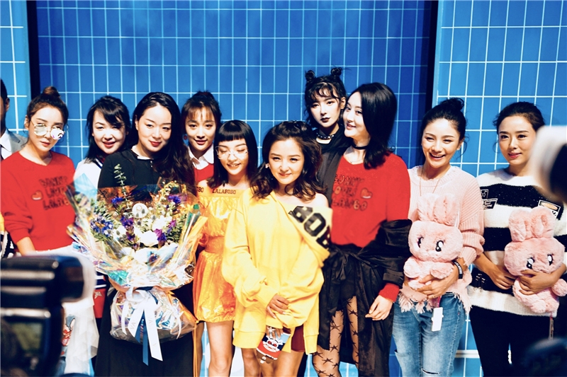 高清中国内地美女性感车模皇后李颖芝火辣造型性感皮衣诱人图片图片