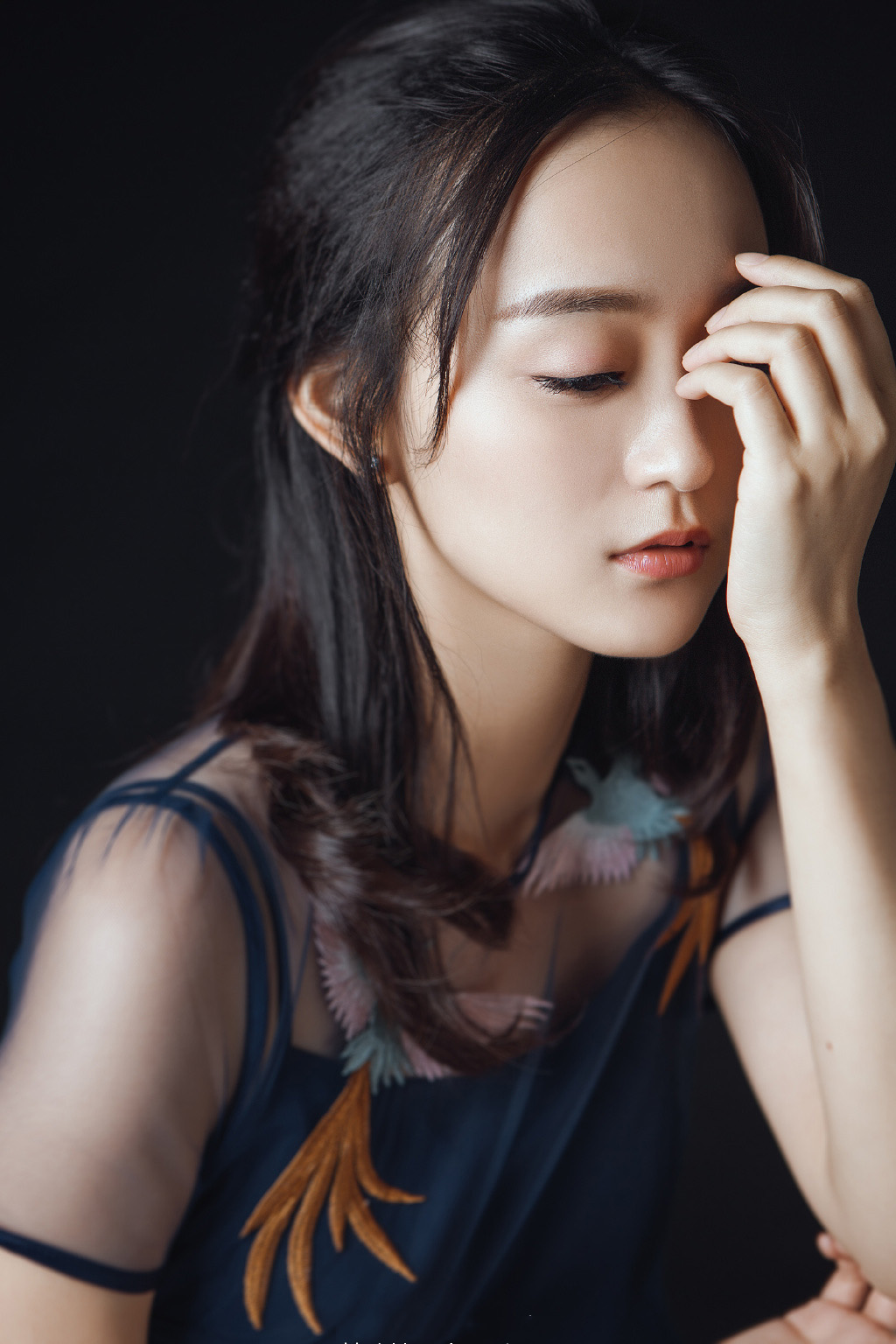 高清中国内地女演员平面模特何泓姗唯美婚纱写真图片图片