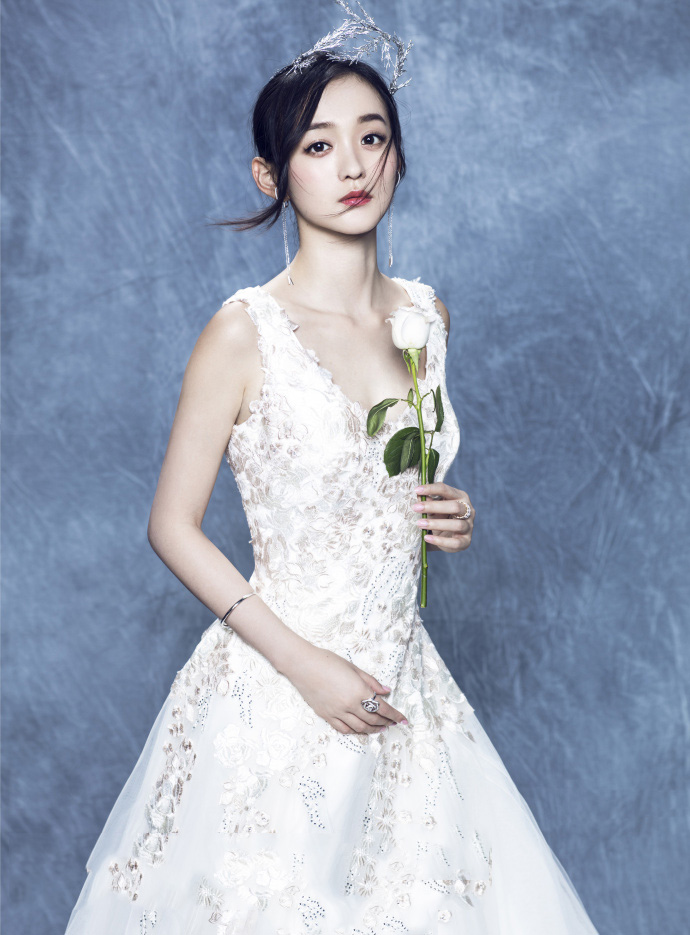 高清中国内地女演员平面模特何泓姗唯美婚纱写真图片图片