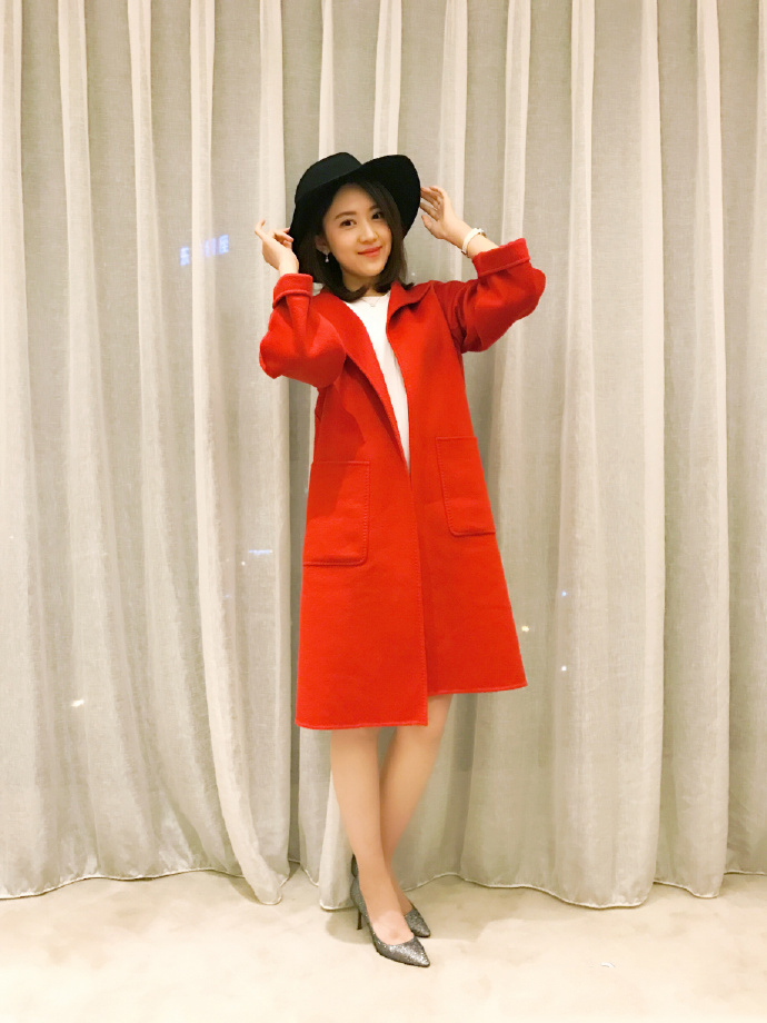 中国江苏南京，歌手、演员黄婷婷清新唯美自拍图片图片