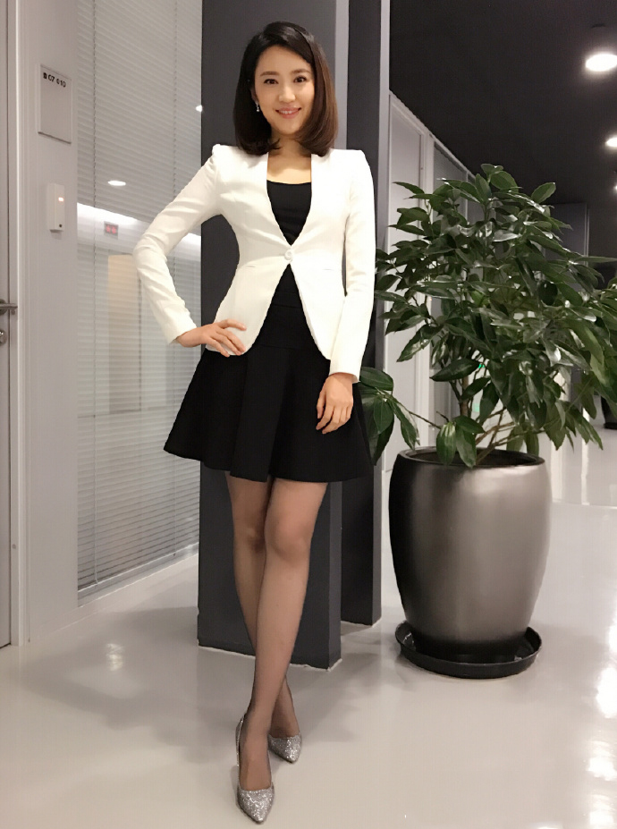 中国江苏南京，歌手、演员中央电视台主持人黄婷婷图片图片