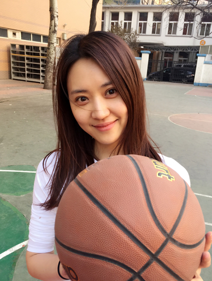 中国江苏南京，歌手、演员黄婷婷性感优雅写真图片图片