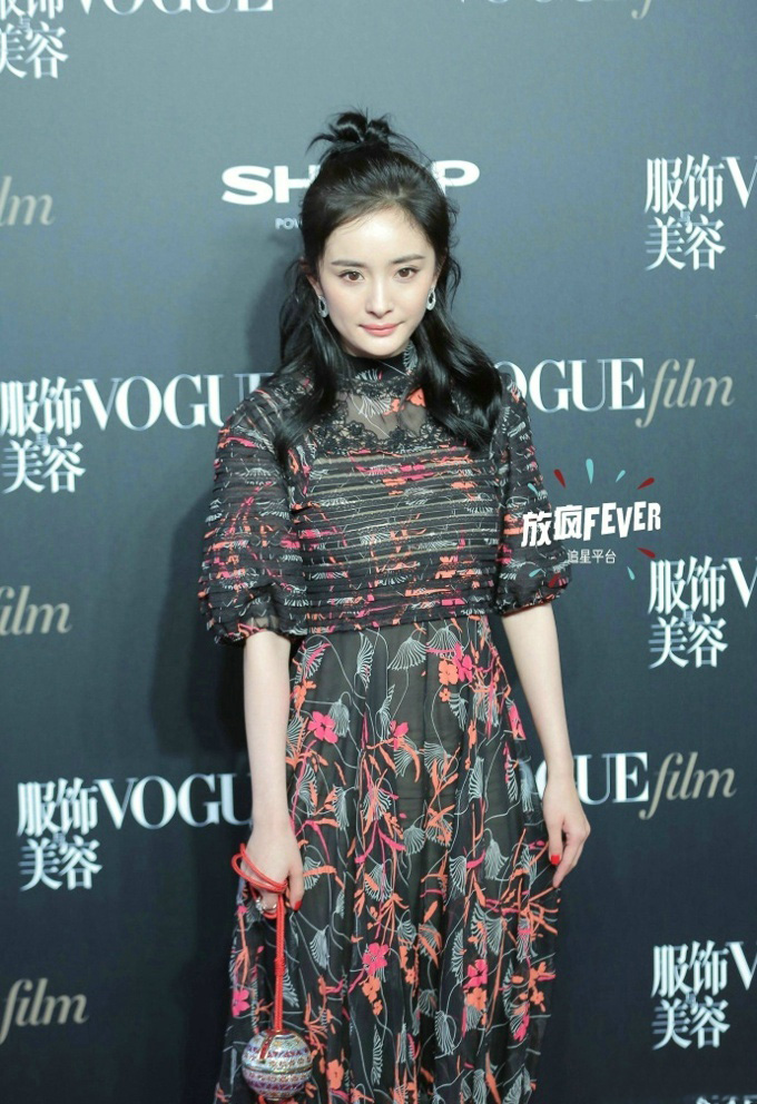人气小花旦杨幂夏日复古风甜美写真桌面壁纸(二)图片