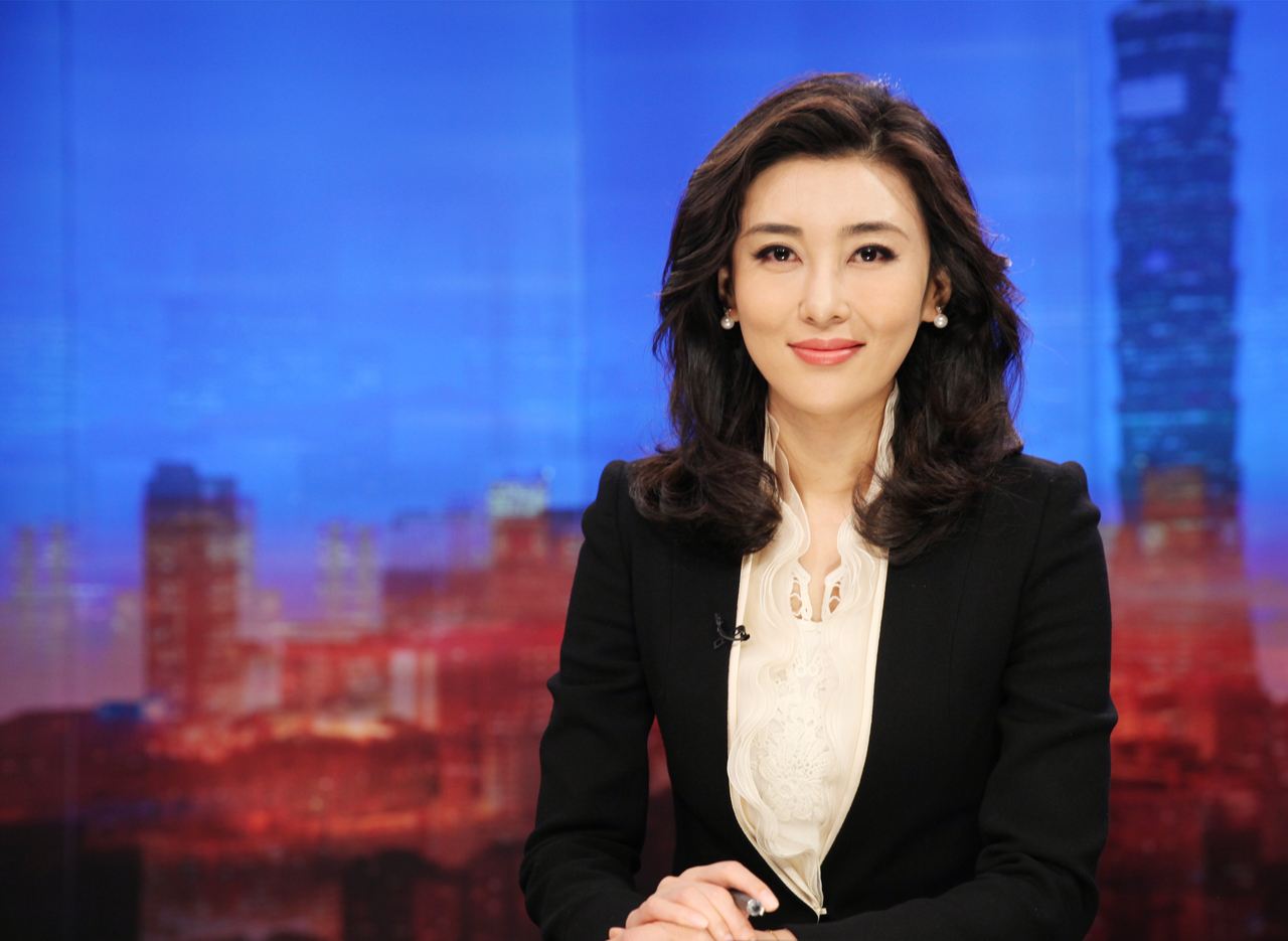主持人纳森乌日塔图片  央视主持人图片图片