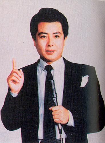 主持人纳森乌日塔图片  央视主持人图片图片