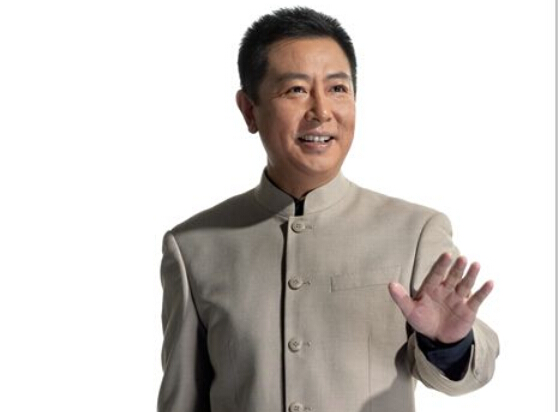 主持人纳森乌日塔图片  央视主持人图片图片