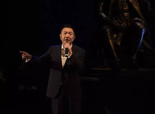 主持人纳森乌日塔图片  央视主持人图片图片