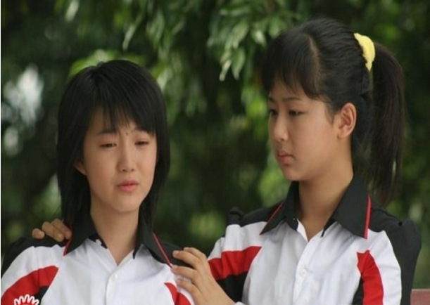 杨紫颁奖礼唯美礼服俏皮写真图片图片