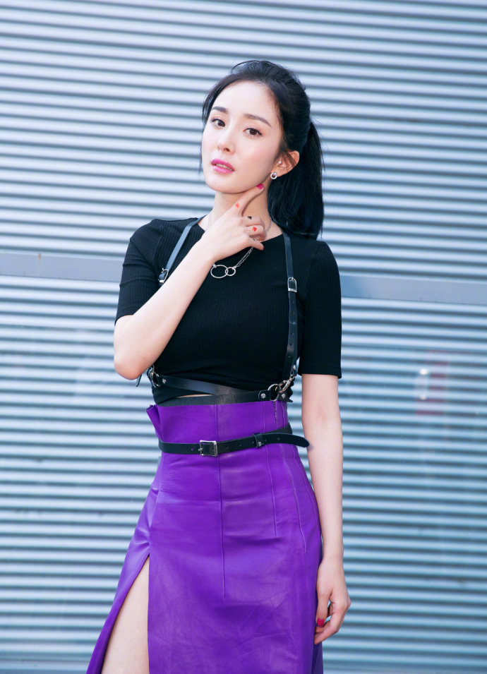 中国内地北京影视女演员杨幂性感胶片风高清桌面壁纸图片