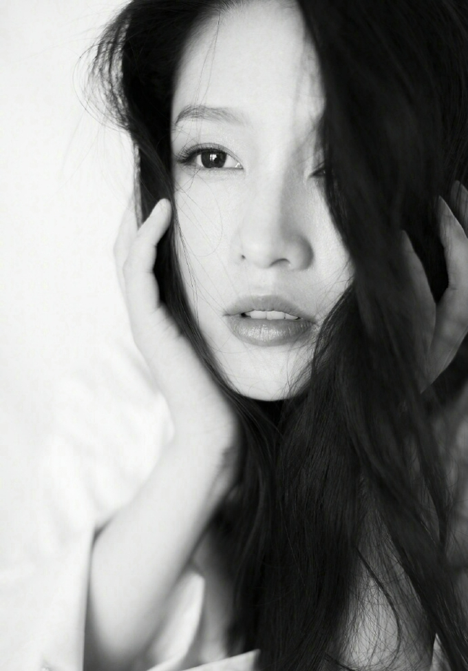 李沁黑白质感写真图片图片